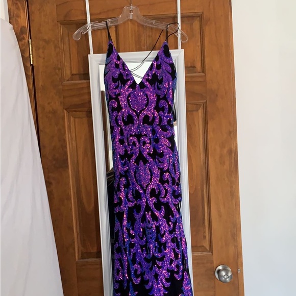 Windsor’s purple sequence prom dress. Six Xs fits like a small - Picture 3 of 3